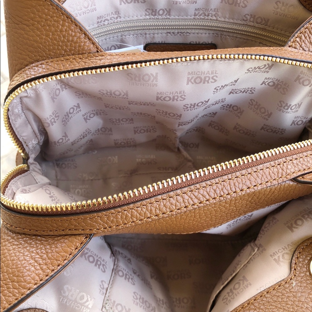 Michael Kors Jet Set Medium Messenger Chain Tote - Picture 6 of 8